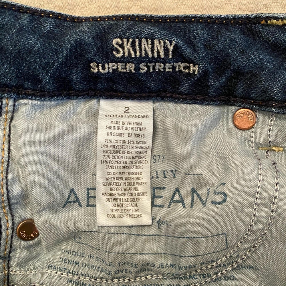 Mid Rise Jeans - Picture 3 of 3